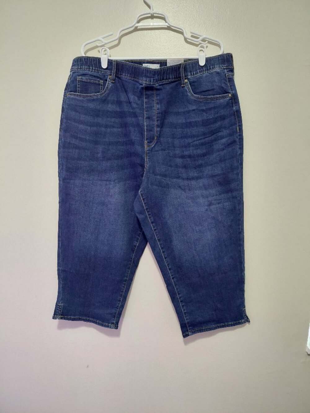 New Croft and Barrow cropped denim with elastic waist